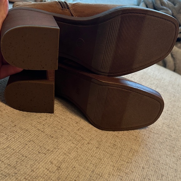 Universal Thread Tan Heeled Boots - Picture 2 of 4